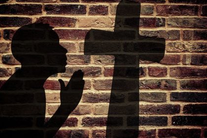 pray-1359100_640