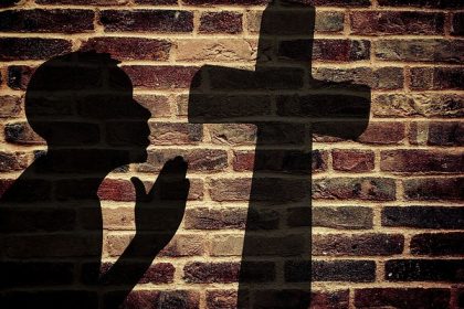 pray-1359100_640