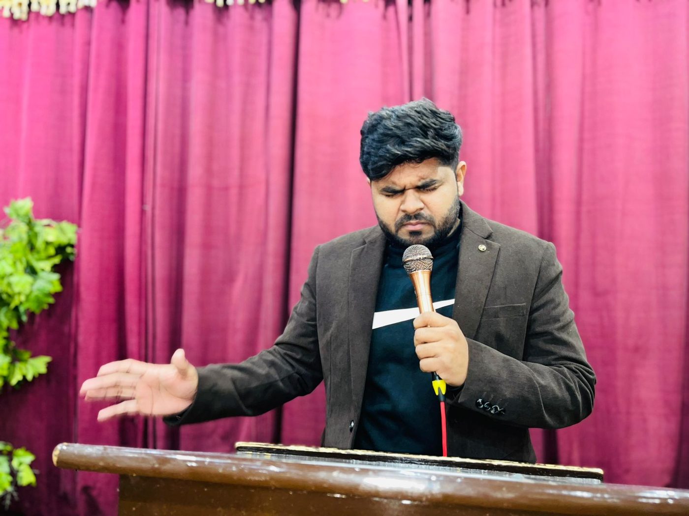 John Paul preaching to his church in Pakistan